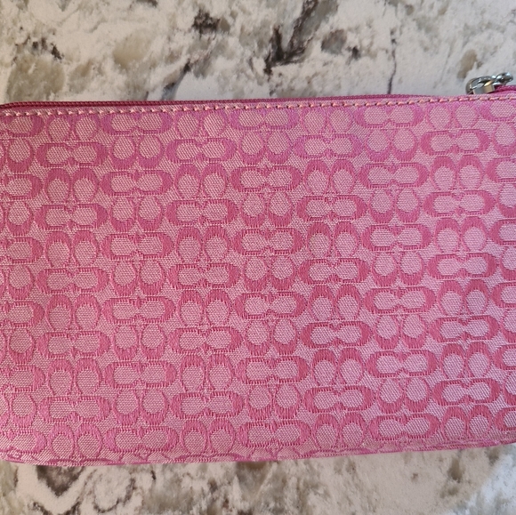 Coach Wristlet, pink signature canvas - Picture 4 of 7